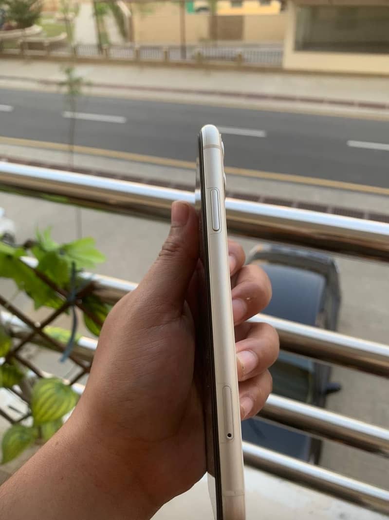 iPhone 11 6