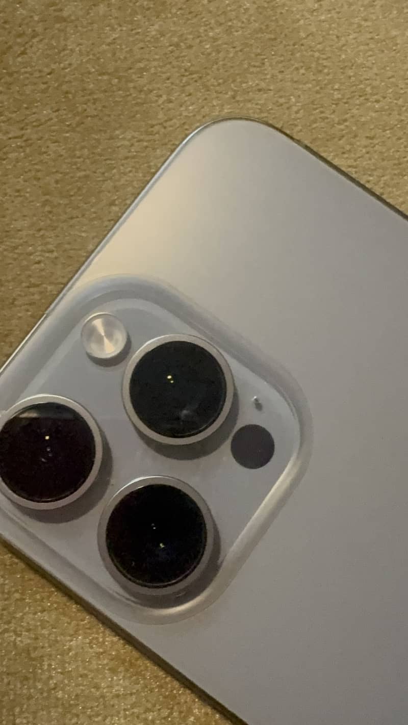 Apple iPhone 15 Pro Max 1