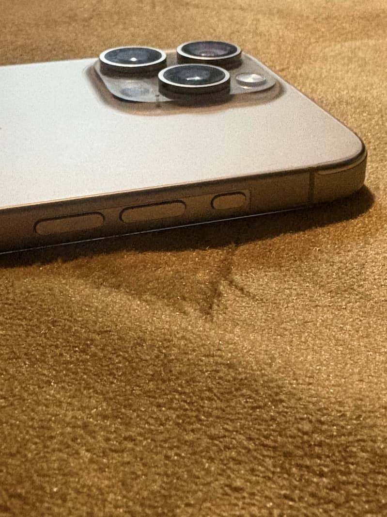 Apple iPhone 15 Pro Max 2