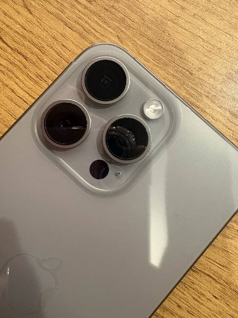 Apple iPhone 15 Pro Max 4
