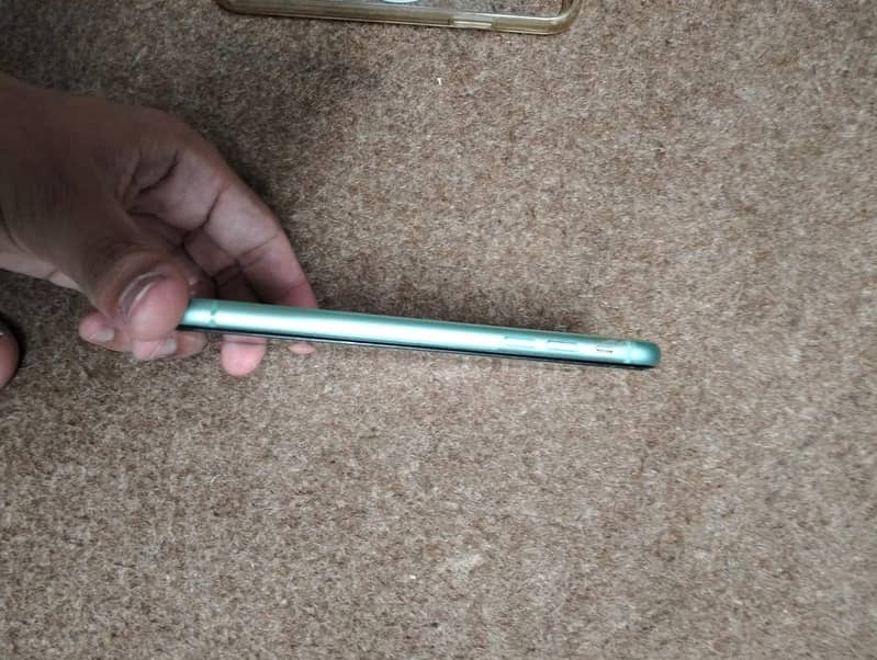 Apple iPhone 11 3