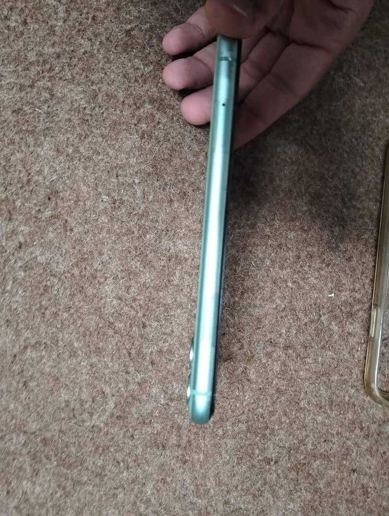 Apple iPhone 11 4