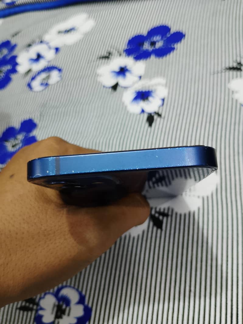 Apple iPhone 12 7