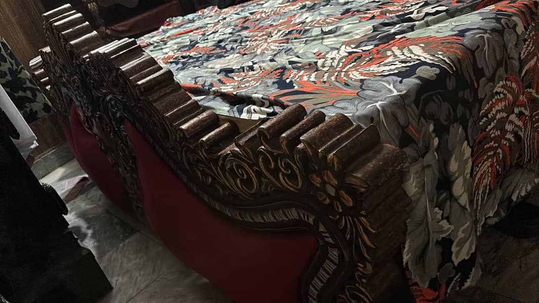 bed set sidetable showcases or mirror 1