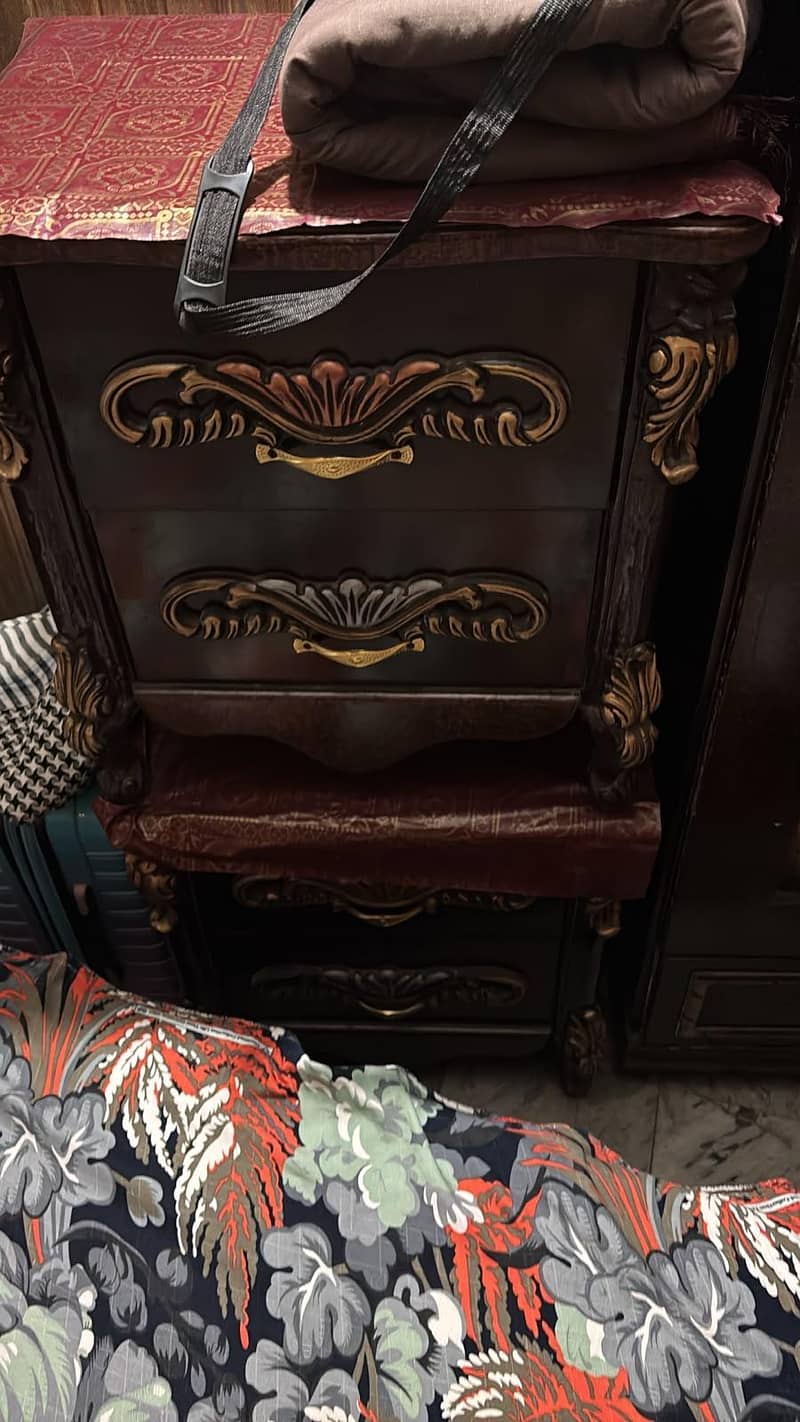 bed set sidetable showcases or mirror 2