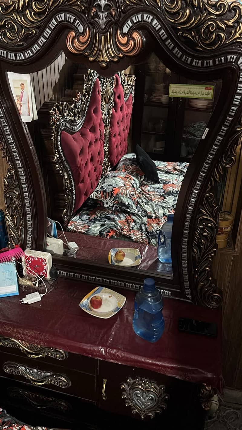 bed set sidetable showcases or mirror 3