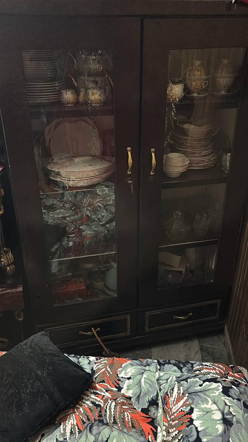 bed set sidetable showcases or mirror 4