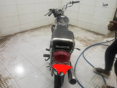 unique 125 2017 model black colour ma