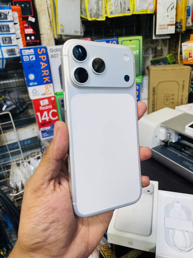 Apple iPhone 17 Pro Max 2
