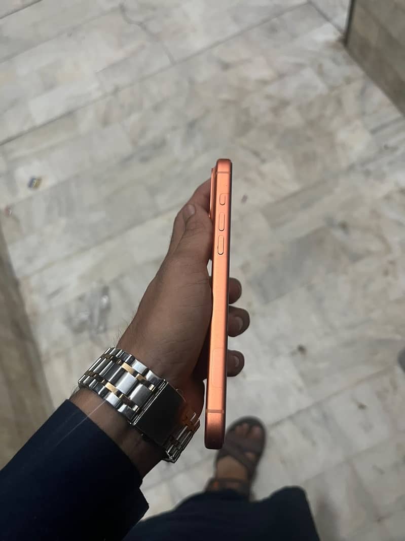 Apple iPhone 17 Pro Max 4