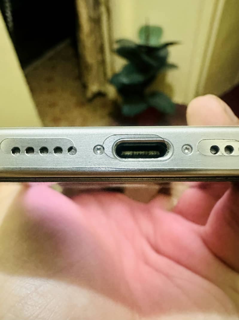 Apple iPhone 15 Pro 2