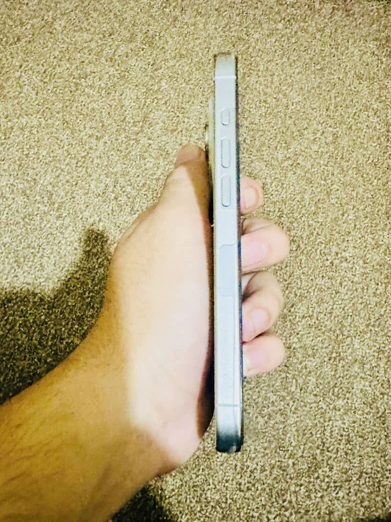 Apple iPhone 15 Pro 4