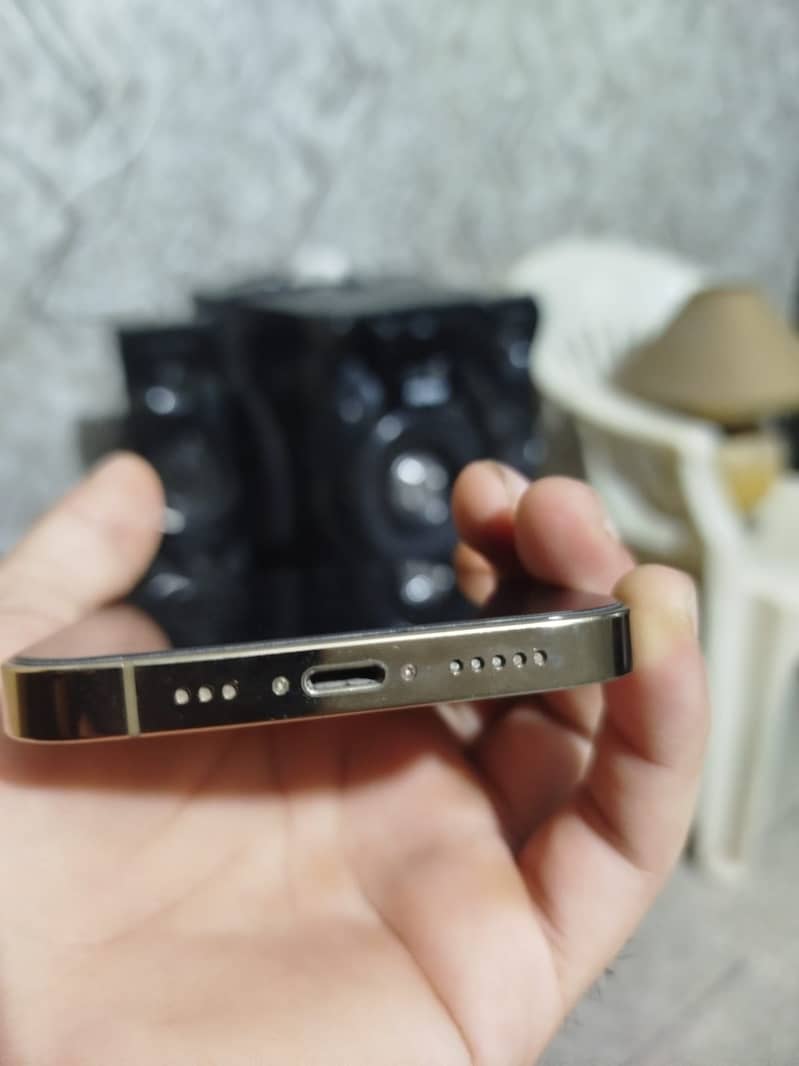 Apple iPhone 13 Pro 2