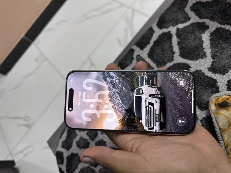 Apple iPhone 16 Pro 3