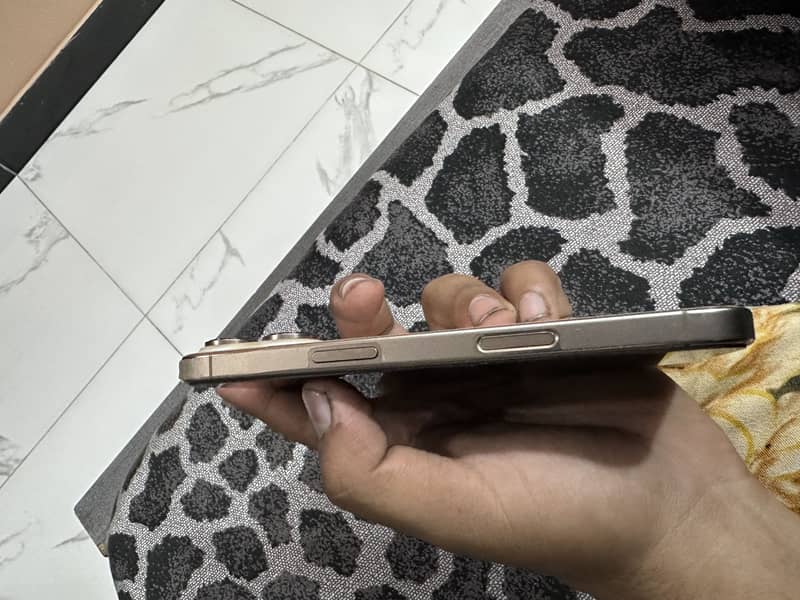 Apple iPhone 16 Pro 5