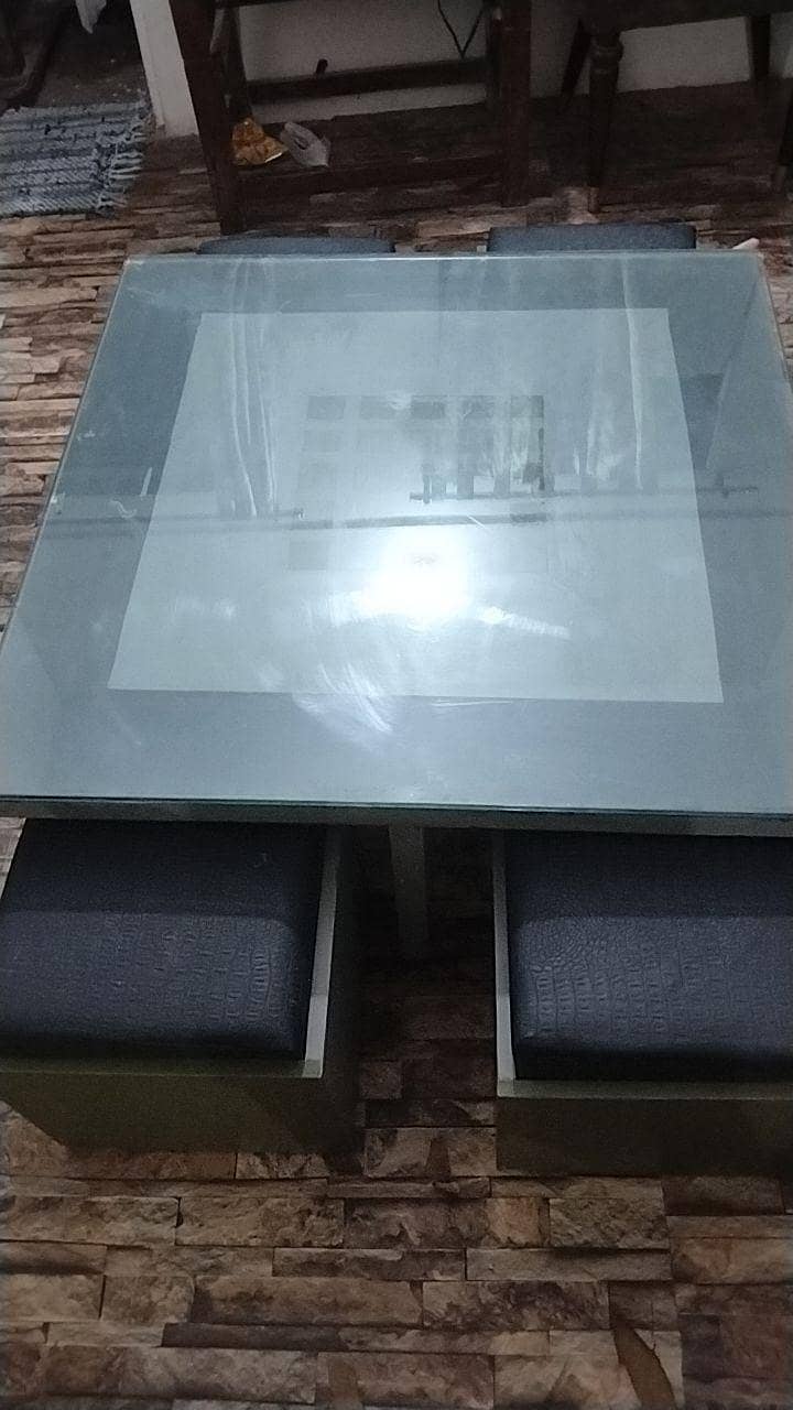 table and 4 stools 1
