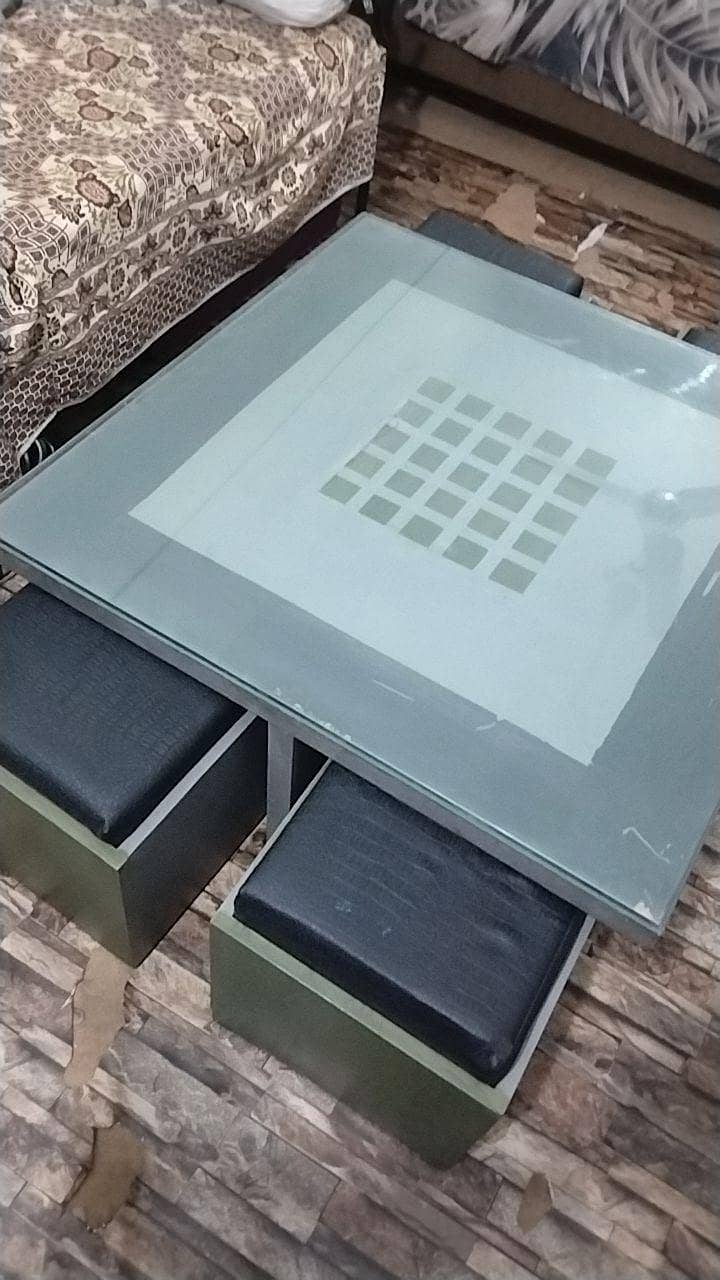 table and 4 stools 2