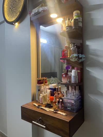 Dressing table wity SMD light