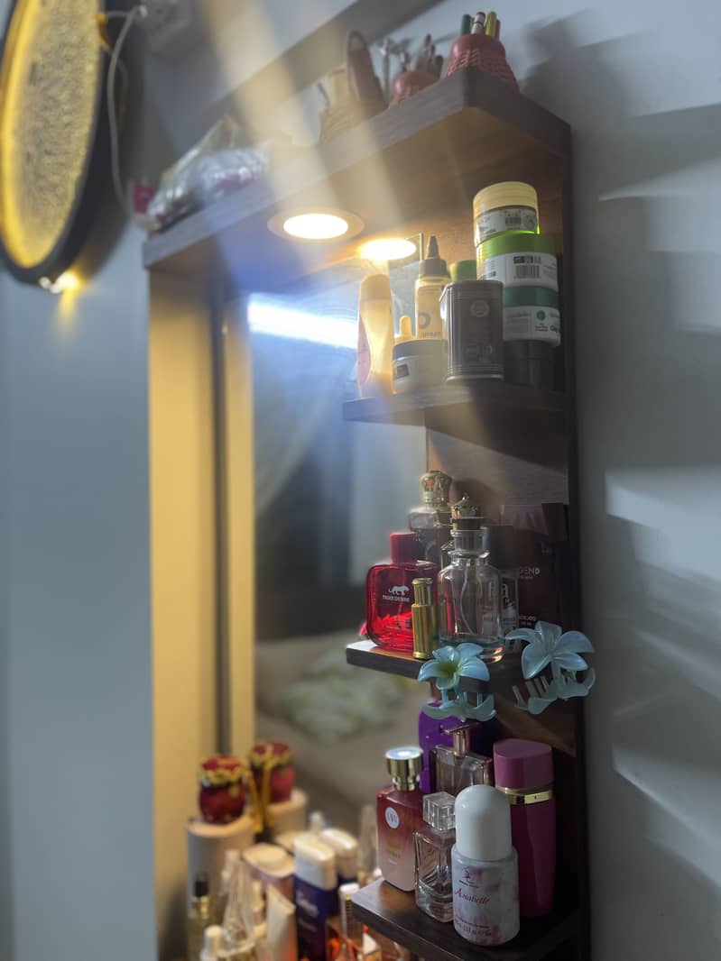 Dressing table wity SMD light 4