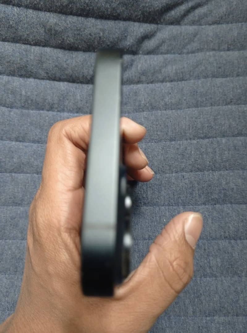 Apple iPhone 14 3