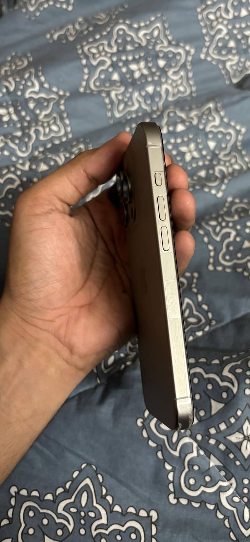 Apple iPhone 15 Pro 2
