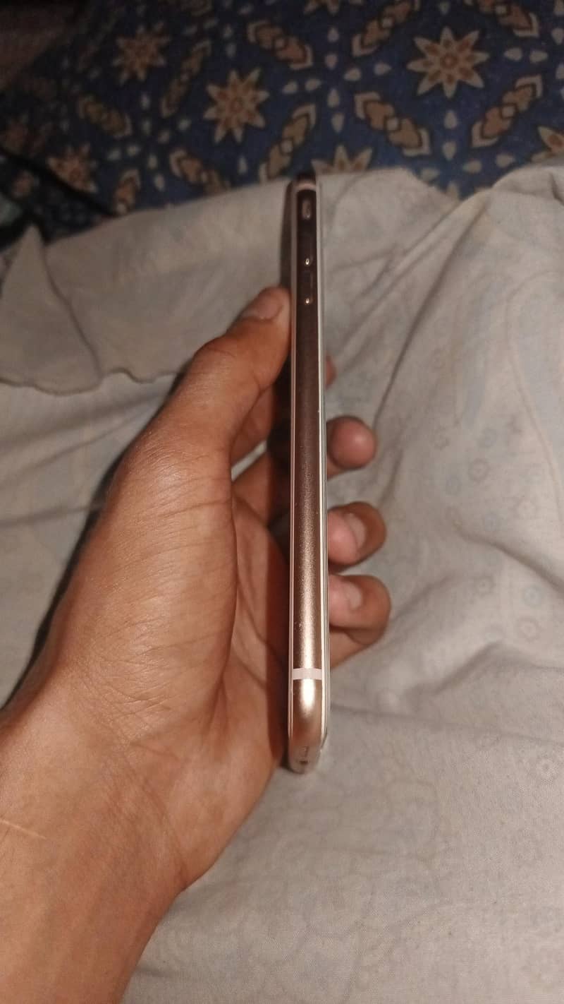 Apple iPhone 8 Plus 4