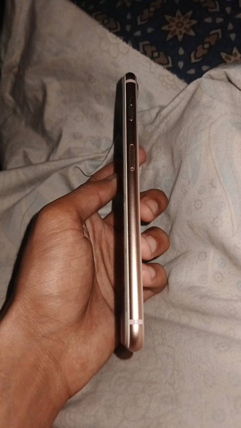 Apple iPhone 8 Plus 5