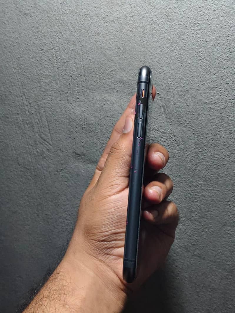 Apple iPhone 11 3