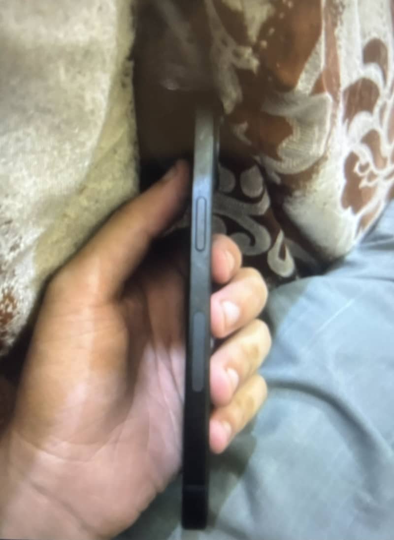 Apple iPhone 15 4