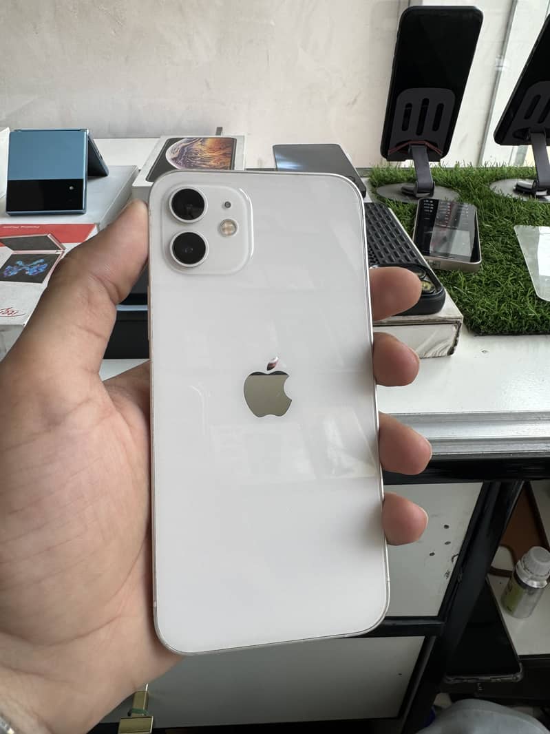 Apple iPhone 12 0