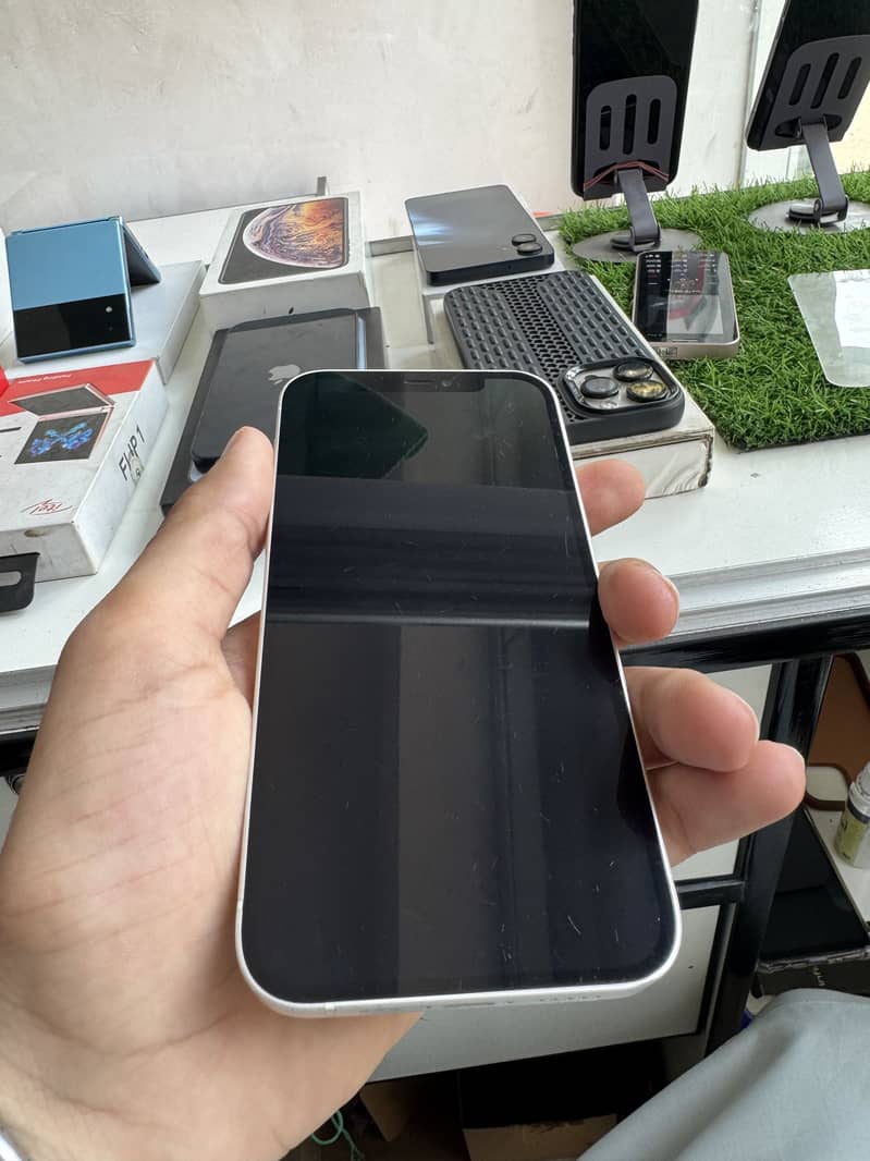 Apple iPhone 12 3