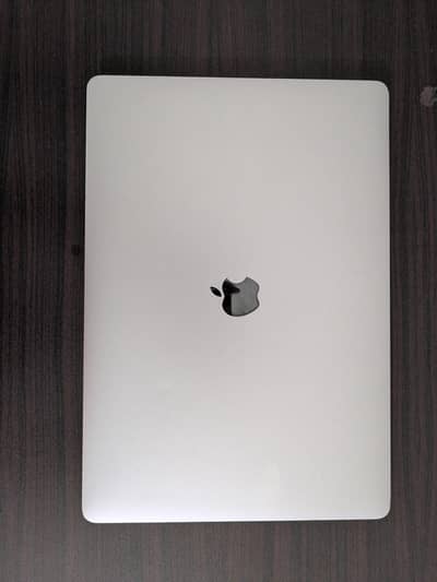 MacBook pro 2018 15 inch, Intel core i9 8th gen
