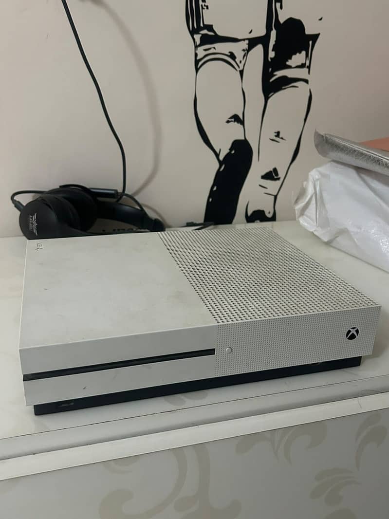 Xbox one S 0