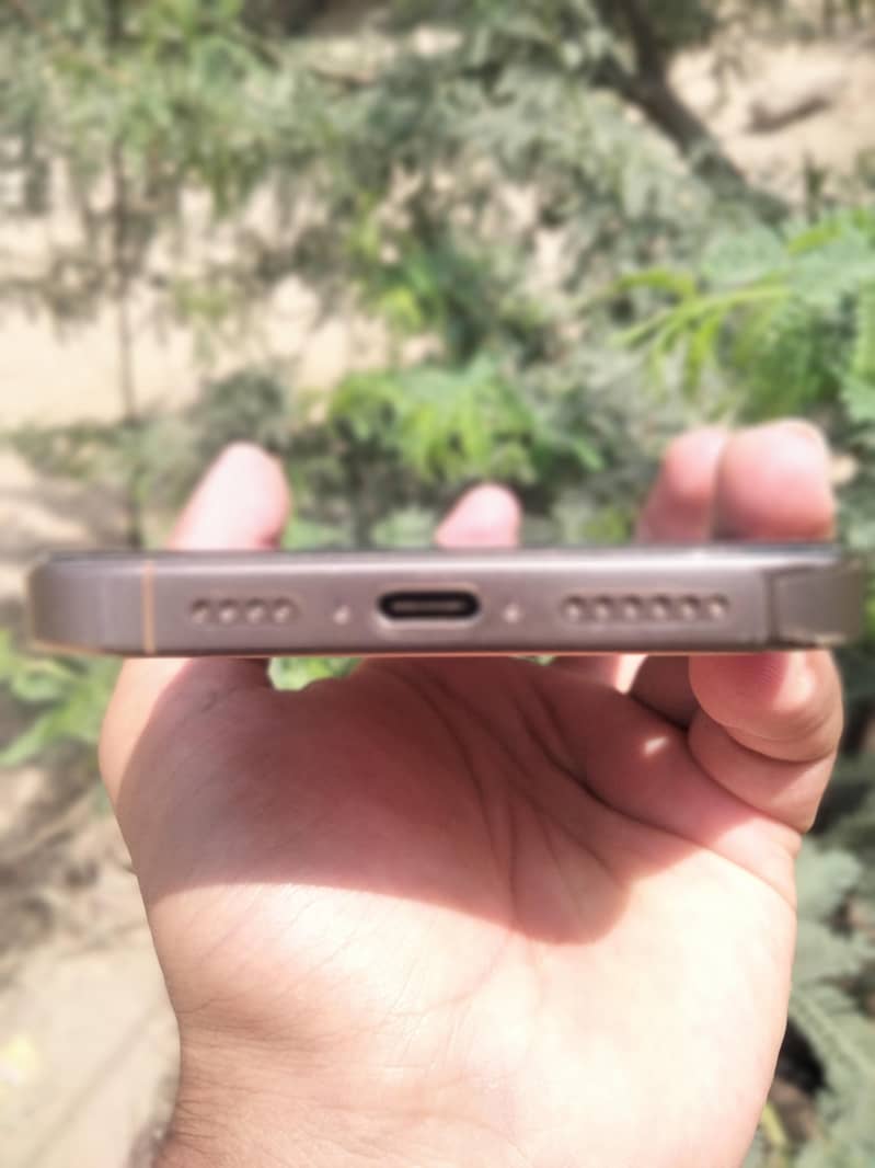 Apple iPhone 16 Pro Max 3
