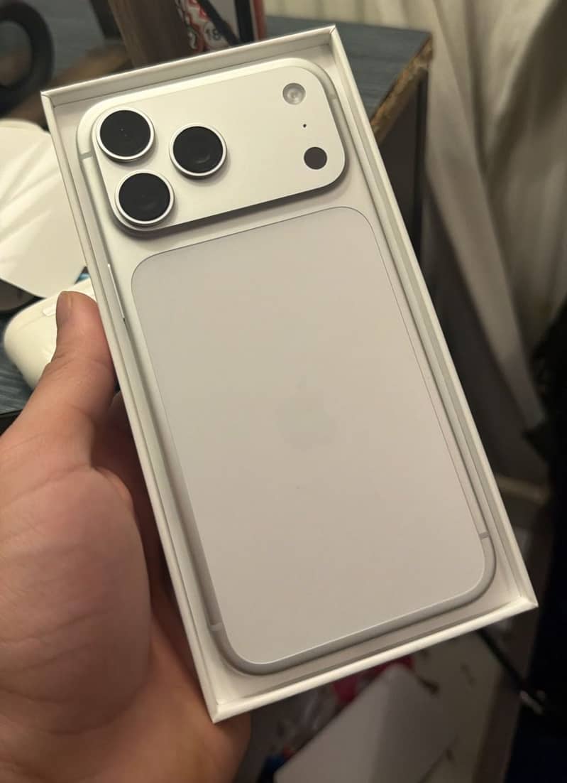 Apple iPhone 17 Pro Max 0