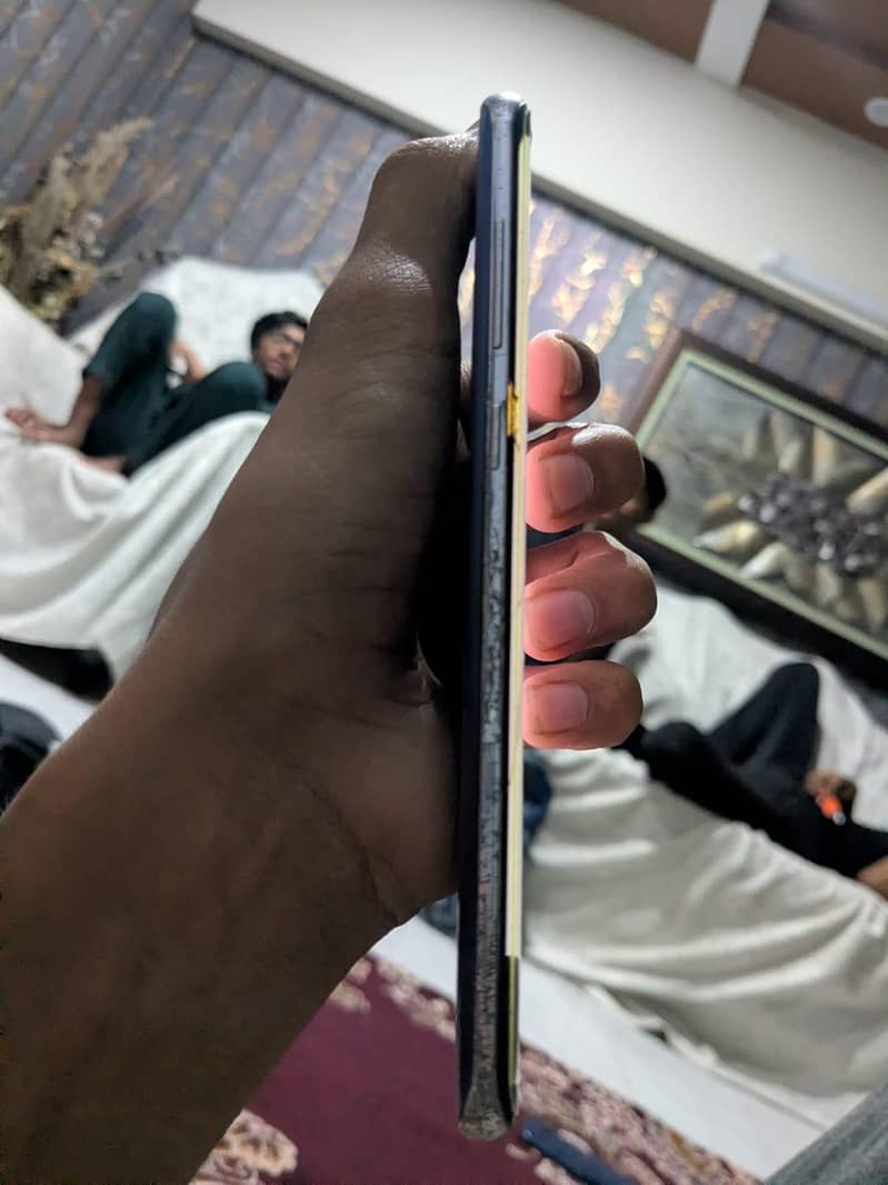 Samsung Mobile S8 Plus 4