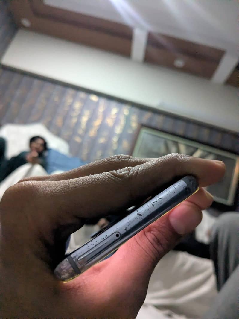Samsung Mobile S8 Plus 5