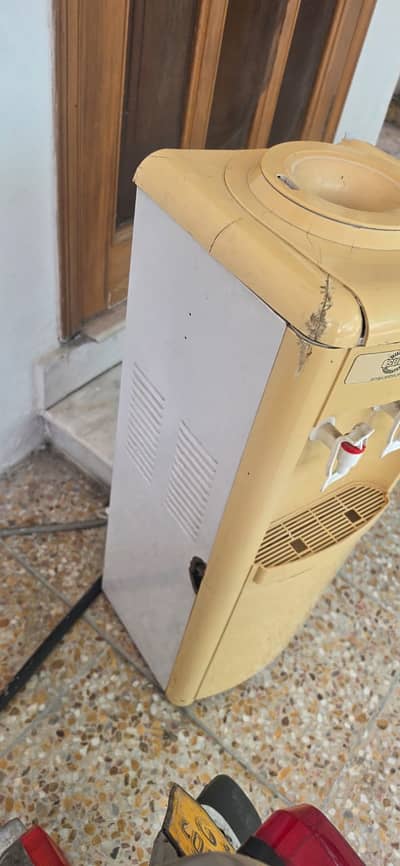 Simple water dispenser
