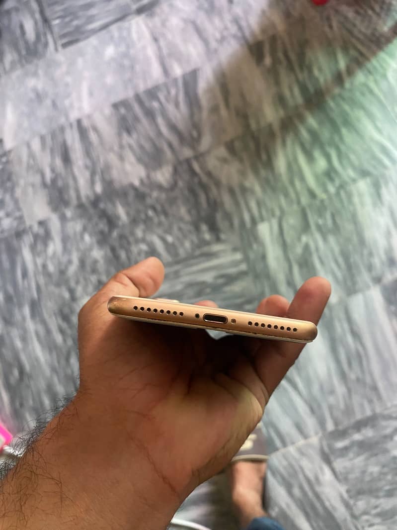 Apple iPhone 8 Plus 4