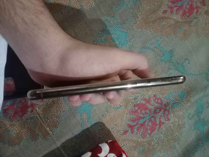 Apple iPhone 11 Pro Max 2
