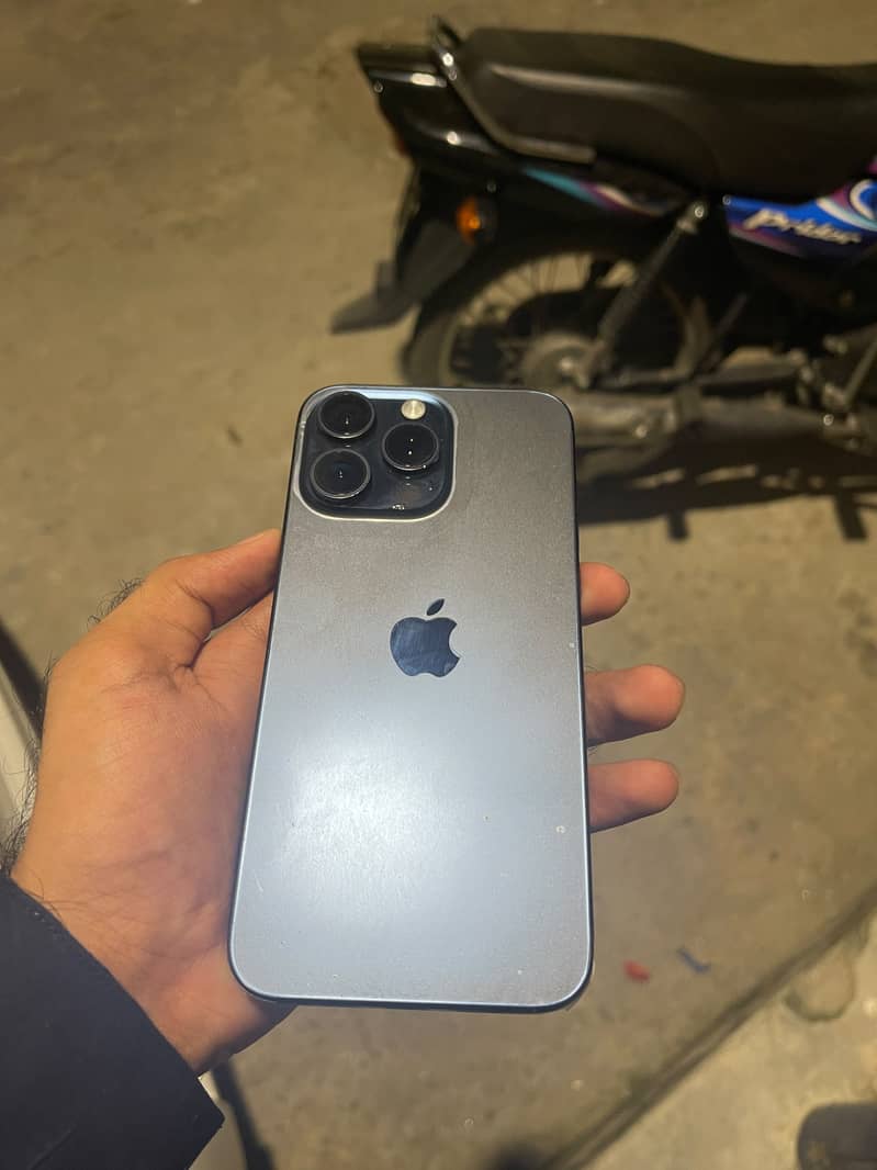 Apple iPhone 15 Pro Max 1