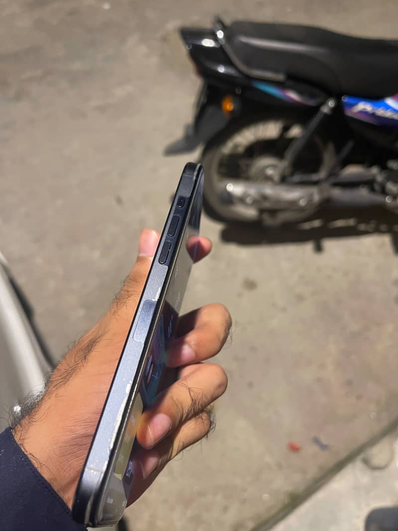 Apple iPhone 15 Pro Max 2