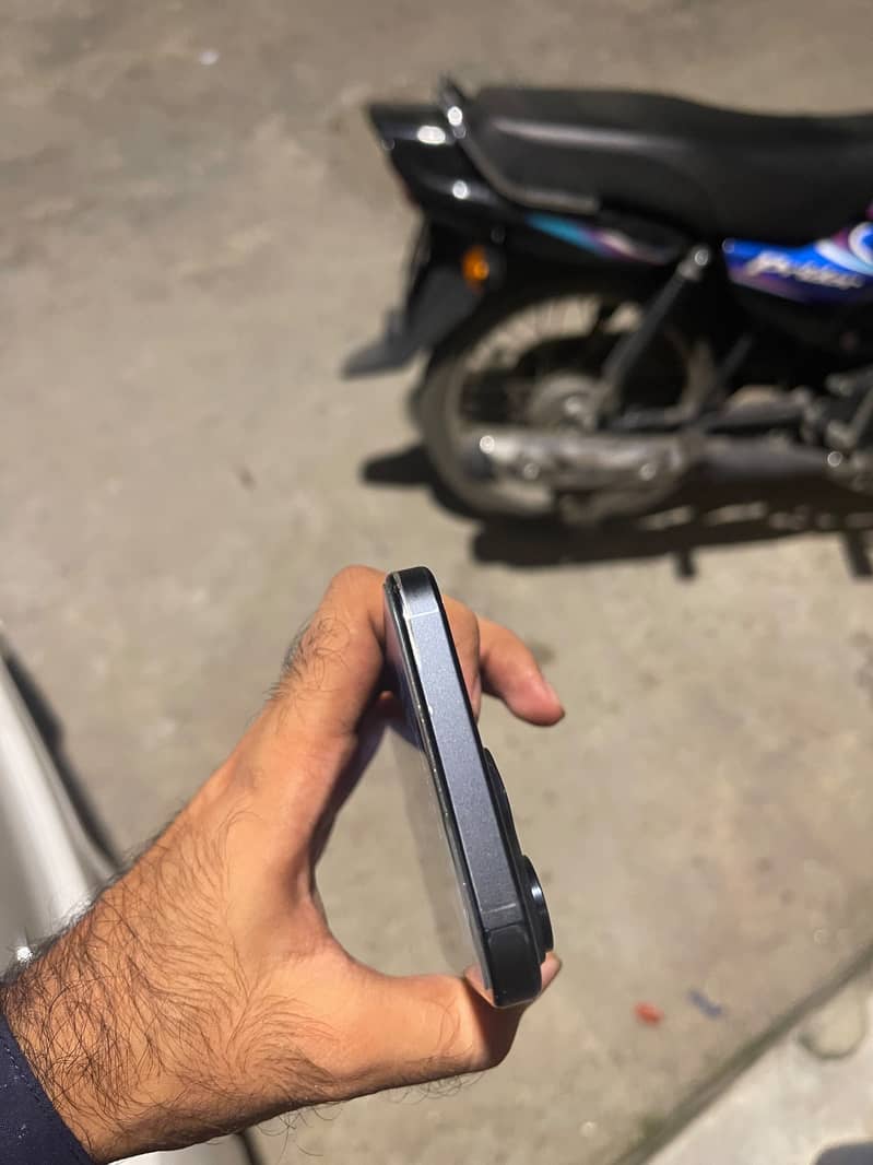 Apple iPhone 15 Pro Max 3