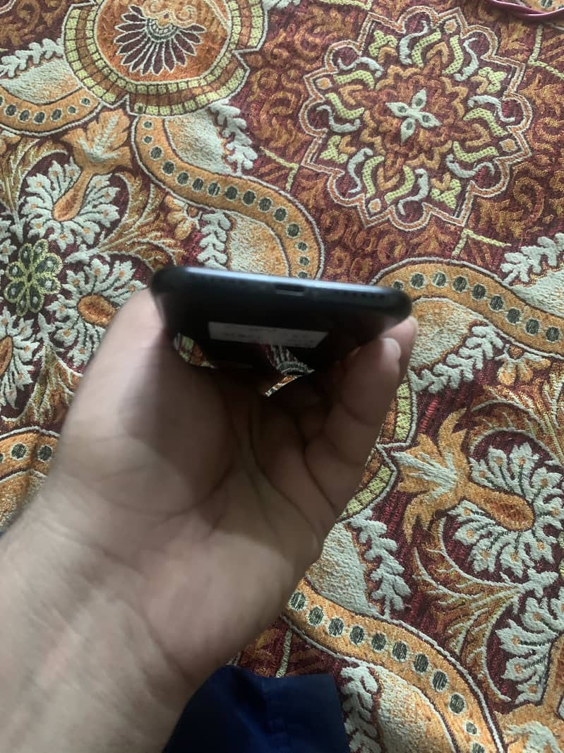 Apple iPhone SE 10