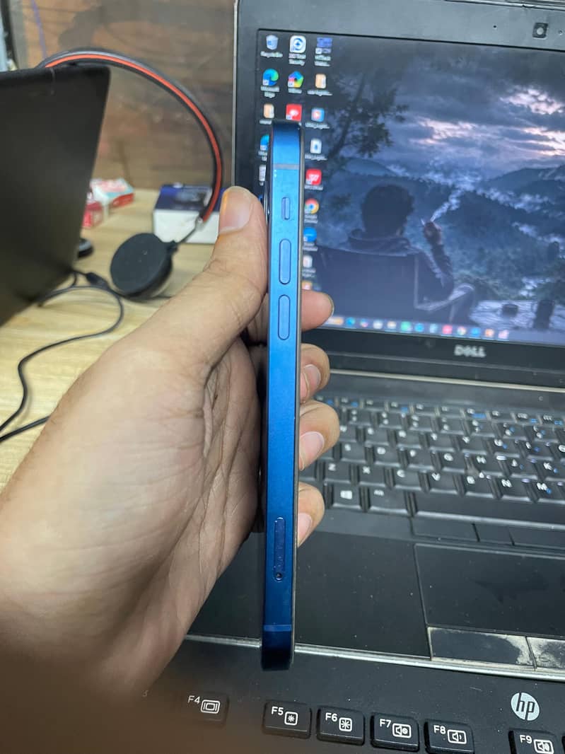 Apple iPhone 12 6
