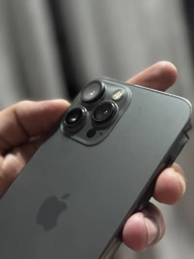 Apple iPhone 13 Pro Max factory unlock sim after 1year use gilch