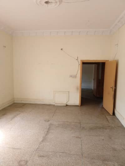 10 Marla Neat and Clean lower Portion for rent 0333.3333506