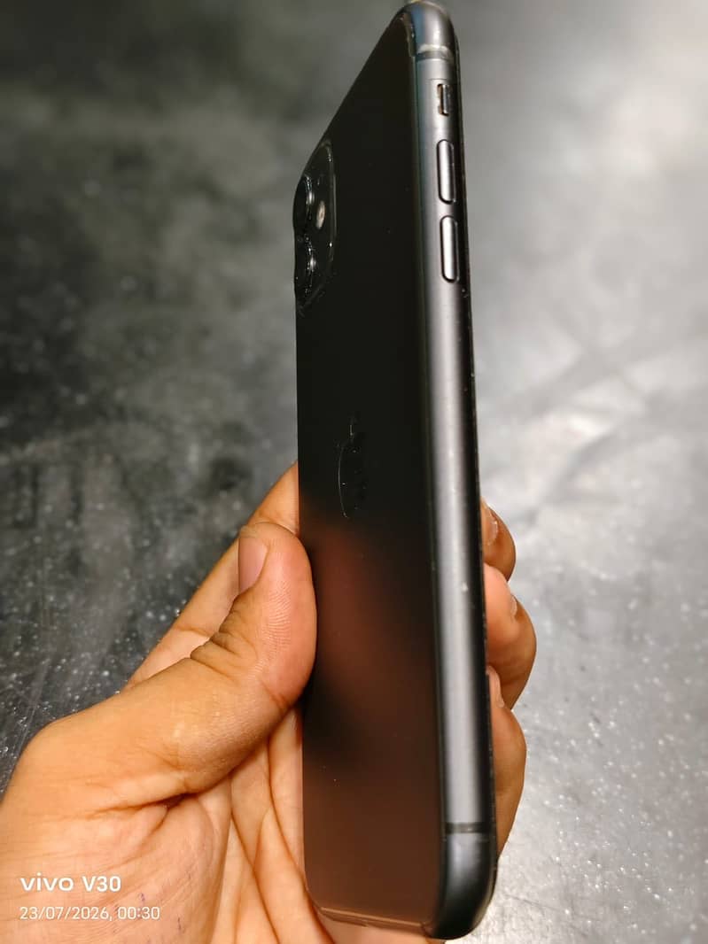 Apple iPhone 11 4