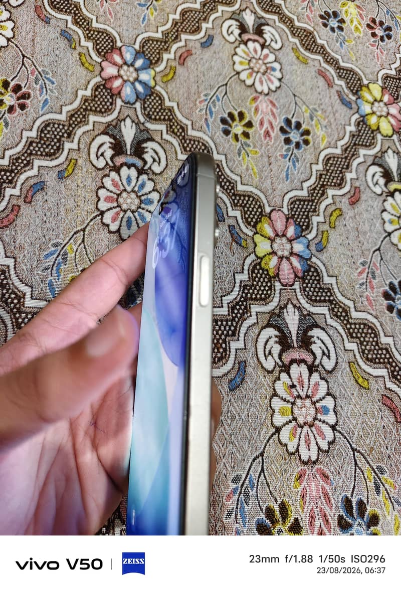 Apple iPhone 15 Pro Max 2