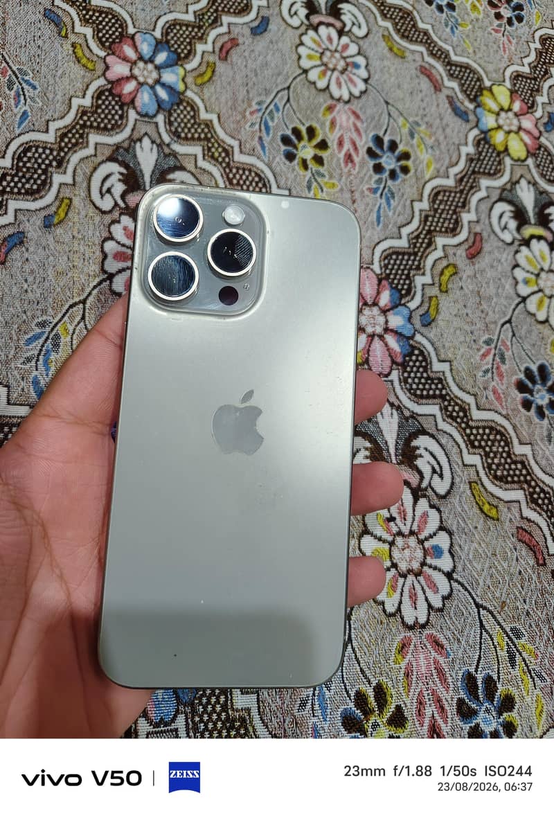 Apple iPhone 15 Pro Max 3